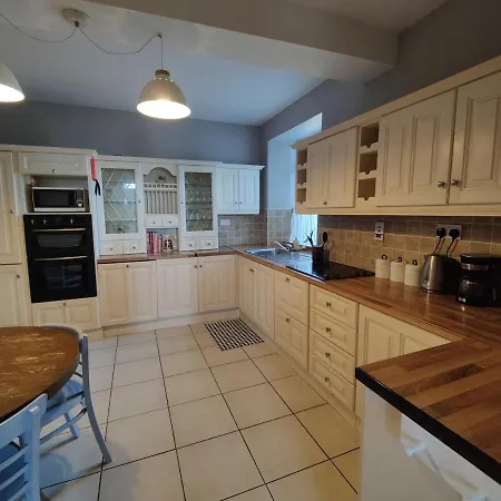 Rustic Pub - 20 Minutes From Killarney! *