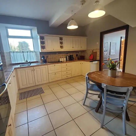 Rustic Pub - 20 Minutes From Killarney! Ferienhaus