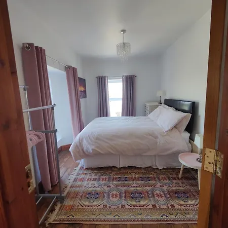 Casa vacanze Rustic Pub - 20 Minutes From Killarney!