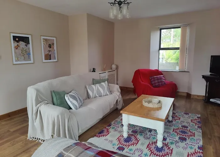 Prázdninový dům Rustic Pub - 20 Minutes From Killarney!