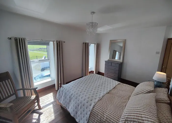 Rustic Pub - 20 Minutes From Killarney! *